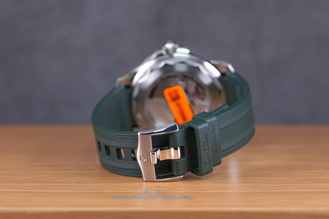 SEAMASTER DIVER 300 GREEN DIAL RUBBER STRAP