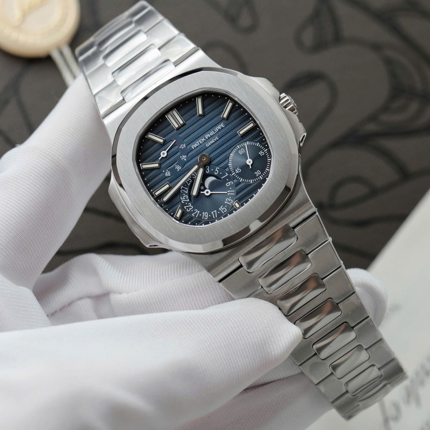 Patek Philippe Nautilus 5712/1A-001
