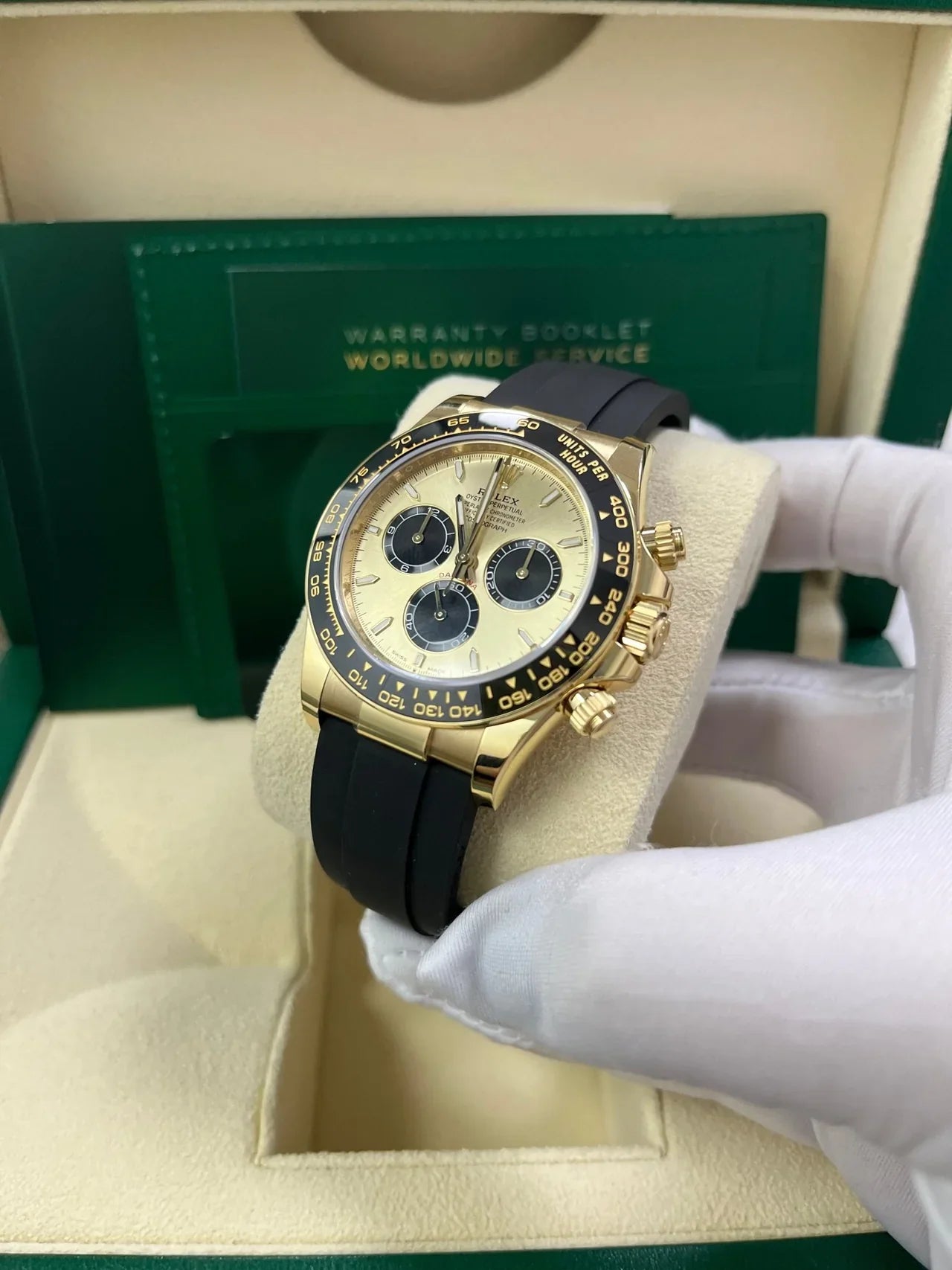 Rolex Daytona Yellow Gold black
