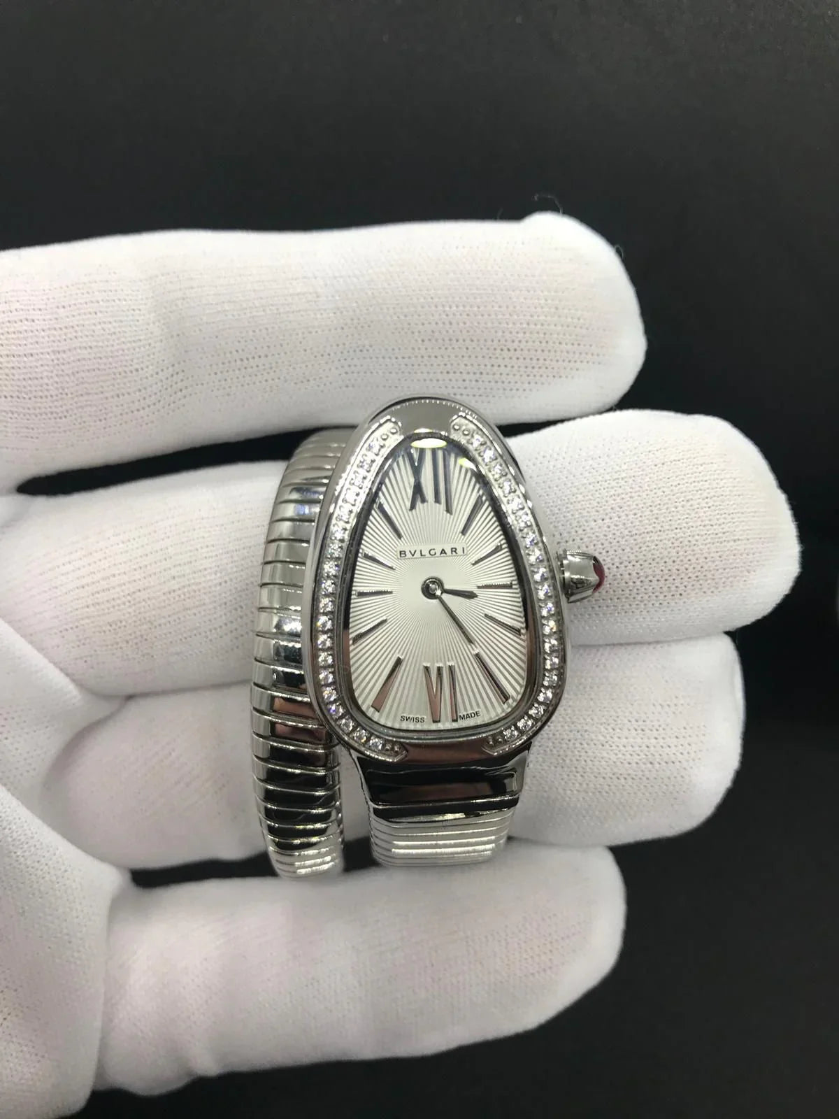 Bvlgari Serpenti Argenté fond blanc sertie